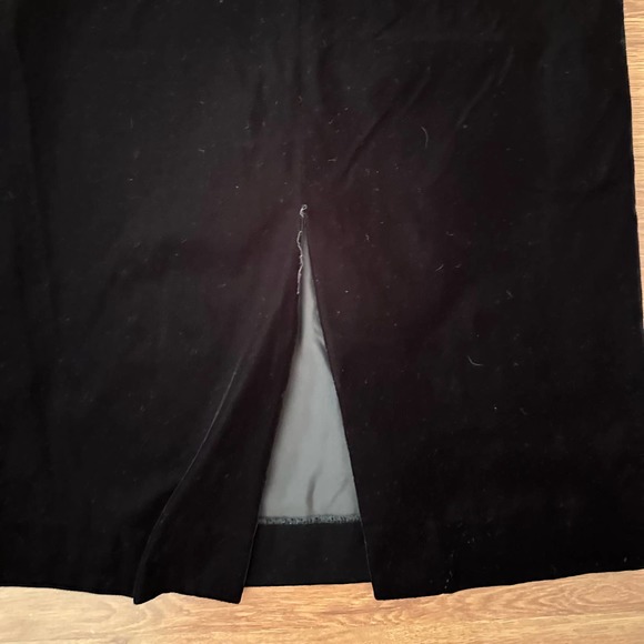 Vintage 90s/Y2K Leslie Fay Black Velvet Whimsigoth Skirt size 10 - Picture 3 of 5